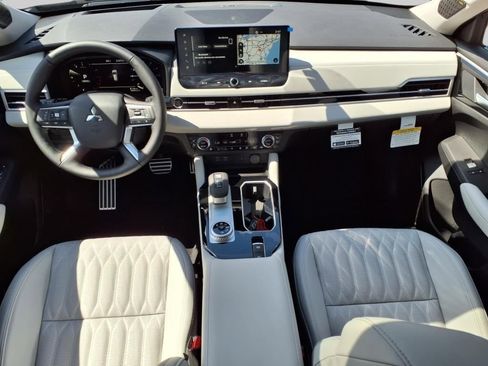 New 2025 Mitsubishi Outlander SEL image 10