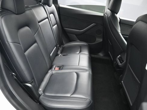 Used 2021 Tesla Model Y Long Range image 33