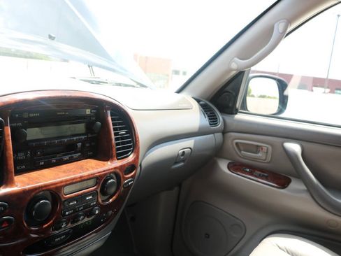 Used 2006 Toyota Sequoia SR5 RWD image 27