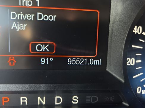 Used 2020 Ford Edge SE FWD image 26