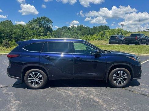 Certified 2020 Toyota Highlander XLE AWD/4WD image 2