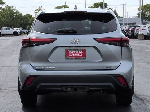 Used 2021 Toyota Highlander XLE AWD/4WD image 6