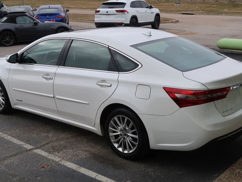 Used 2018 Toyota Avalon Limited image 12