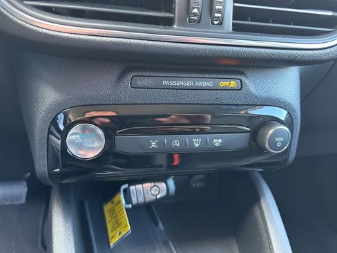 Used 2025 Ford Escape Platinum image 27