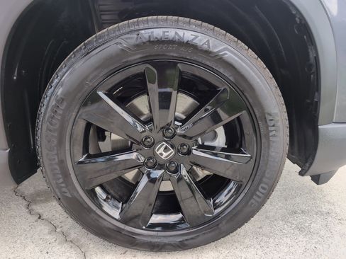 Used 2025 Honda Pilot Black Edition image 13