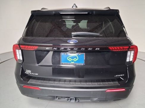 Used 2025 Ford Explorer Active AWD/4WD image 5
