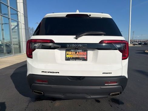 Used 2023 GMC Acadia SLT w/ Elevation Edition image 6