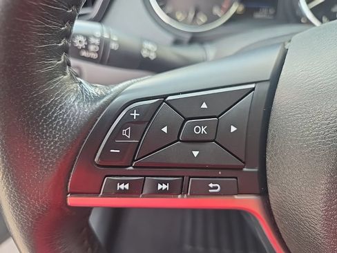 Used 2018 Nissan Rogue SV w/ Premium Package FWD image 17