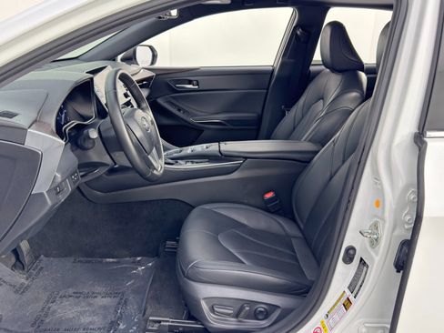 Used 2019 Toyota Avalon XLE w/ Moonroof Package image 16