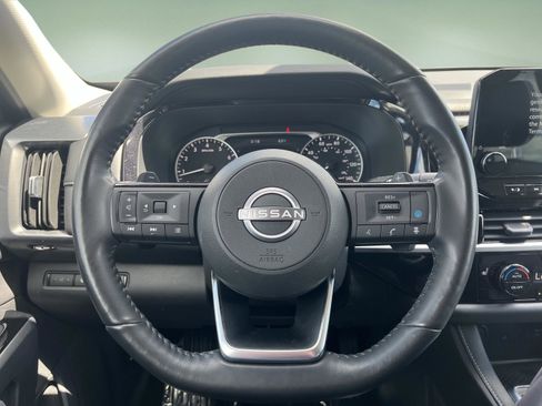 Used 2023 Nissan Pathfinder SL w/ Black Appearance Package AWD/4WD image 13