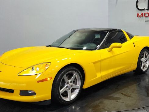 Used 2006 Chevrolet Corvette Coupe w/ Preferred Equipment Group RWD image 18