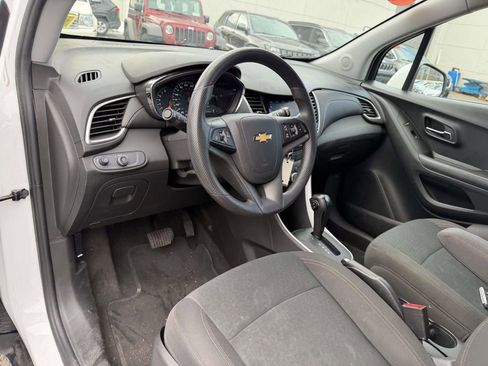 Used 2022 Chevrolet Trax LS w/ Tint and Cruise Package AWD/4WD image 11