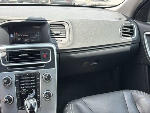 Used 2018 Volvo V60 T5 Dynamic FWD image 8