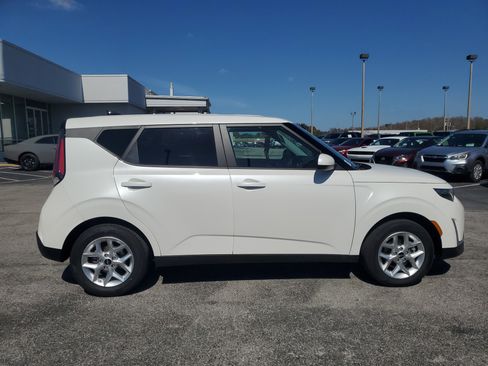 Used 2025 Kia Soul LX w/ LX Technology Package image 9