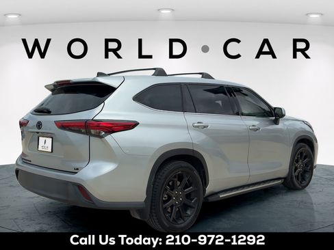 Used 2022 Toyota Highlander LE FWD image 4