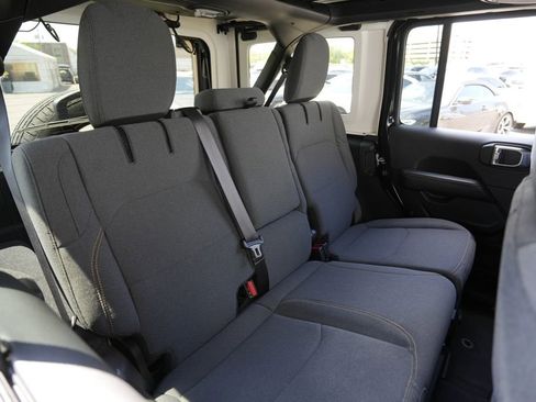 Used 2025 Jeep Wrangler Unlimited Sahara w/ Safety Group AWD/4WD image 28