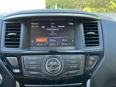 Used 2020 Nissan Pathfinder SV AWD/4WD image 19