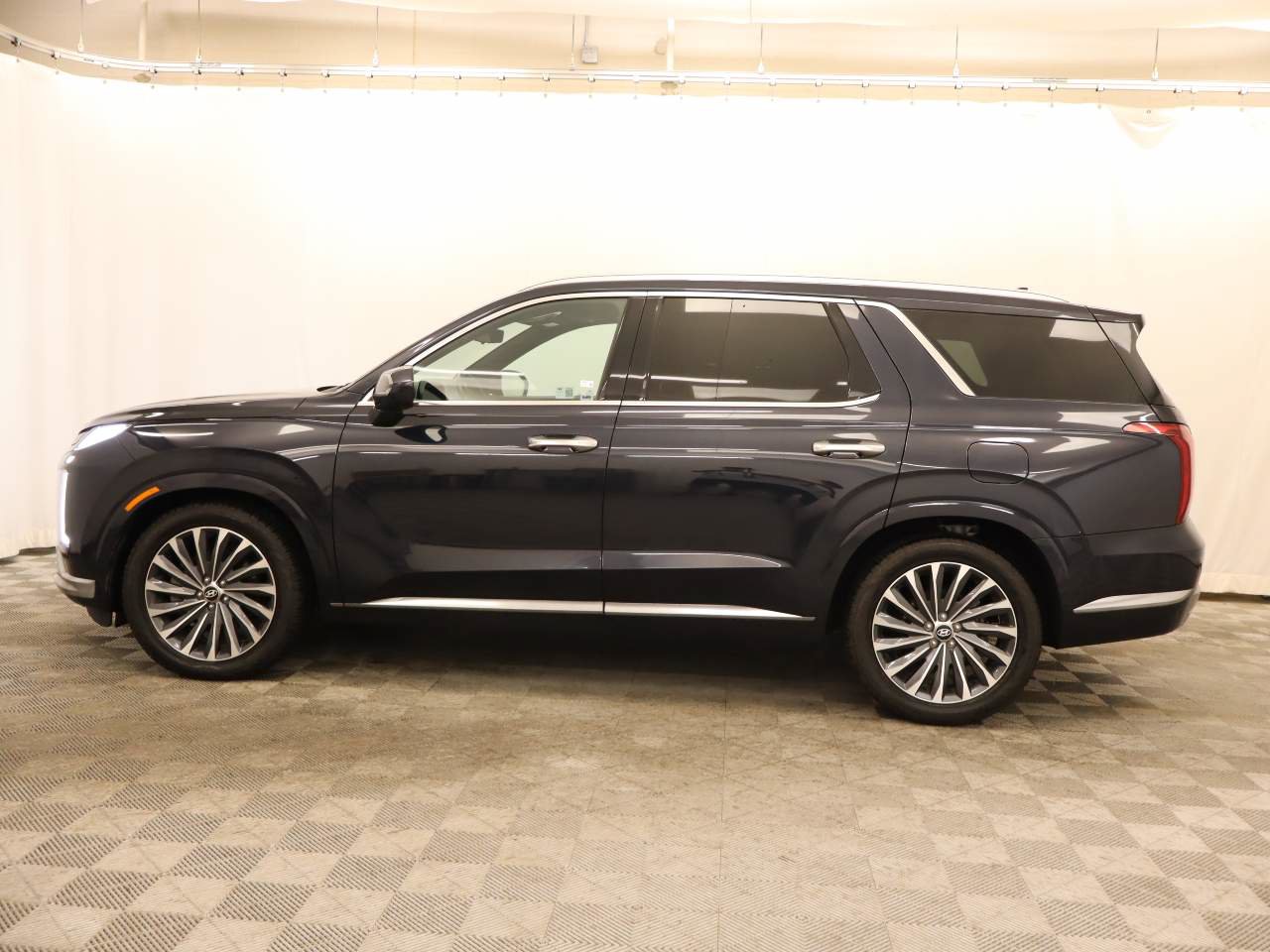 Used 2024 Hyundai Palisade Calligraphy AWD/4WD image 2