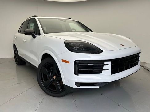 Used 2025 Porsche Cayenne image 25