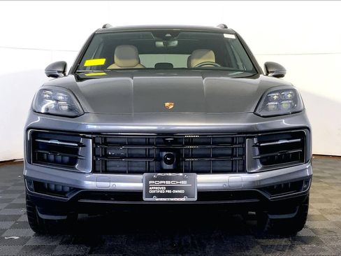 Used 2025 Porsche Cayenne image 10