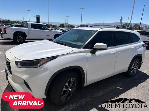 Used 2021 Toyota Highlander XLE AWD/4WD image 7