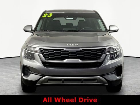 Used 2023 Kia Seltos LX AWD/4WD image 2