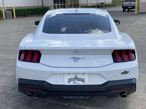 Used 2024 Ford Mustang Coupe RWD image 4
