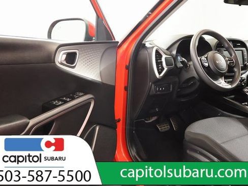 Used 2023 Kia Soul LX w/ LX Technology Package FWD image 10
