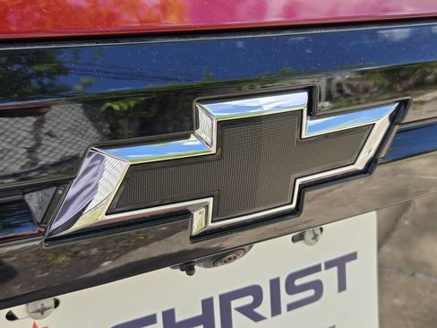 New 2026 Chevrolet Traverse LT w/ Sun and Wheel Package FWD image 11