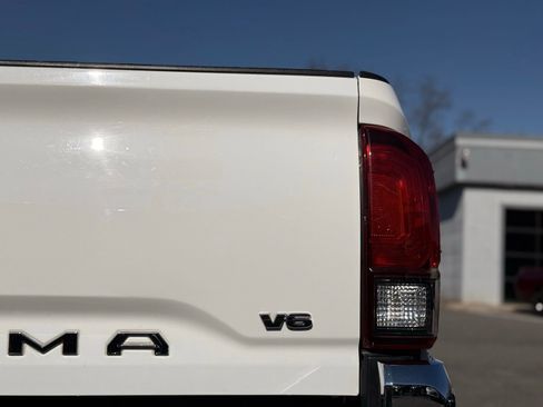 Used 2019 Toyota Tacoma 2WD Double Cab image 10