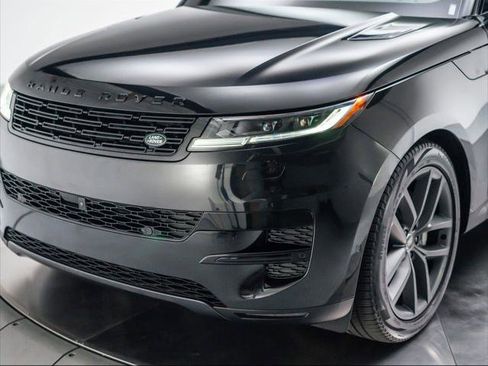 Used 2025 Land Rover Range Rover Sport SE image 10
