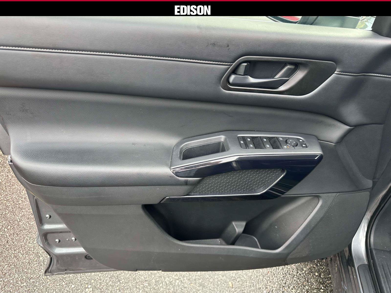 Used 2025 Nissan Pathfinder SV AWD/4WD image 16