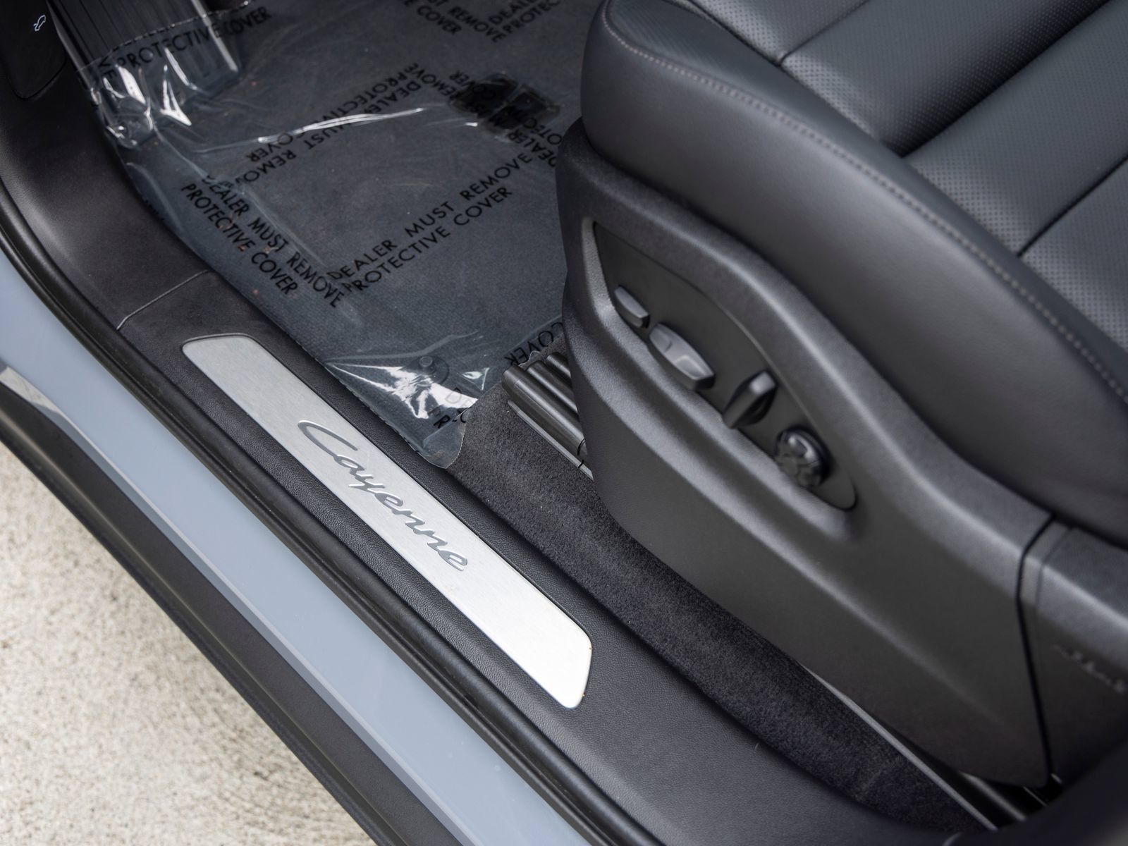Certified 2026 Porsche Cayenne AWD/4WD image 30