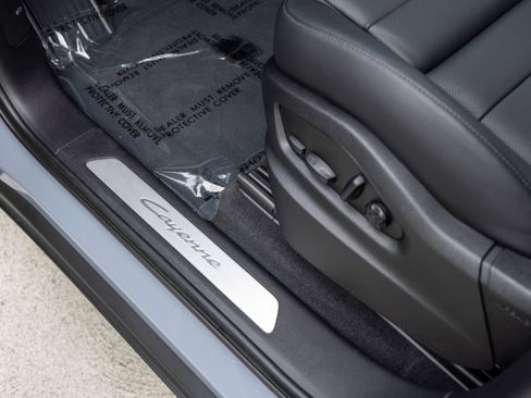 Certified 2026 Porsche Cayenne AWD/4WD image 30