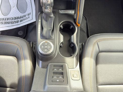 Used 2022 Ford Bronco Badlands image 19