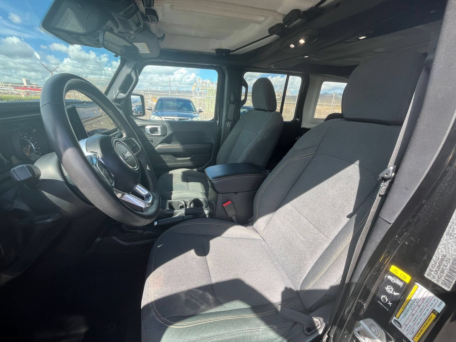 Used 2025 Jeep Wrangler Unlimited Sahara AWD/4WD image 34