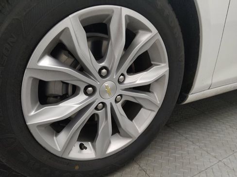 Used 2021 Chevrolet Malibu LT FWD image 31