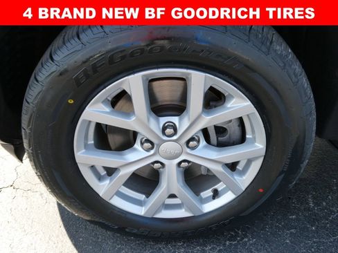 Used 2023 Jeep Grand Cherokee L Limited AWD/4WD image 4