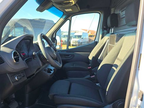 Used 2025 Mercedes-Benz Sprinter 2500 image 22