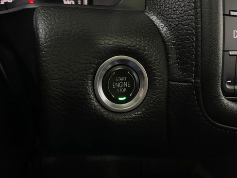 Used 2021 GMC Yukon Denali w/ Advanced Technology Package image 22