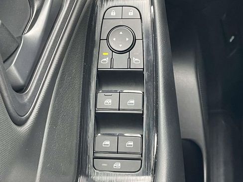 Used 2024 Nissan Rogue S FWD image 25