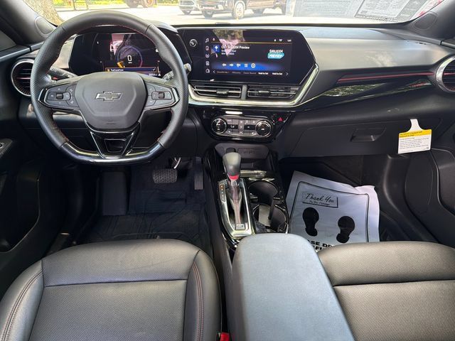 Used 2025 Chevrolet Trax RS w/ Sunroof Package FWD image 22