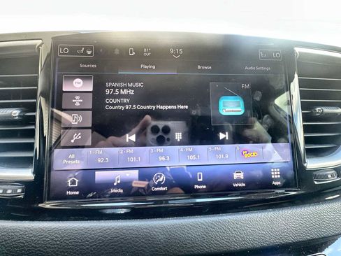 Used 2021 Chrysler Pacifica Touring-L image 12