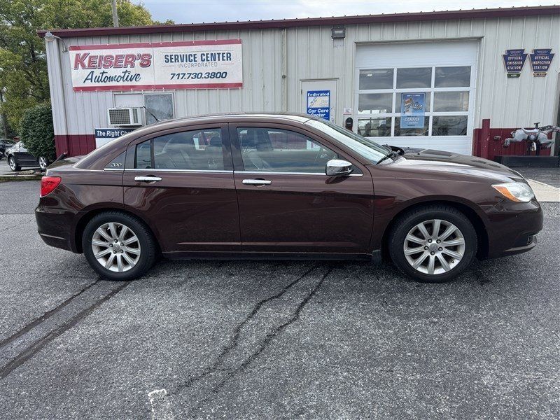 Used 2013 Chrysler 200 Limited FWD image 1