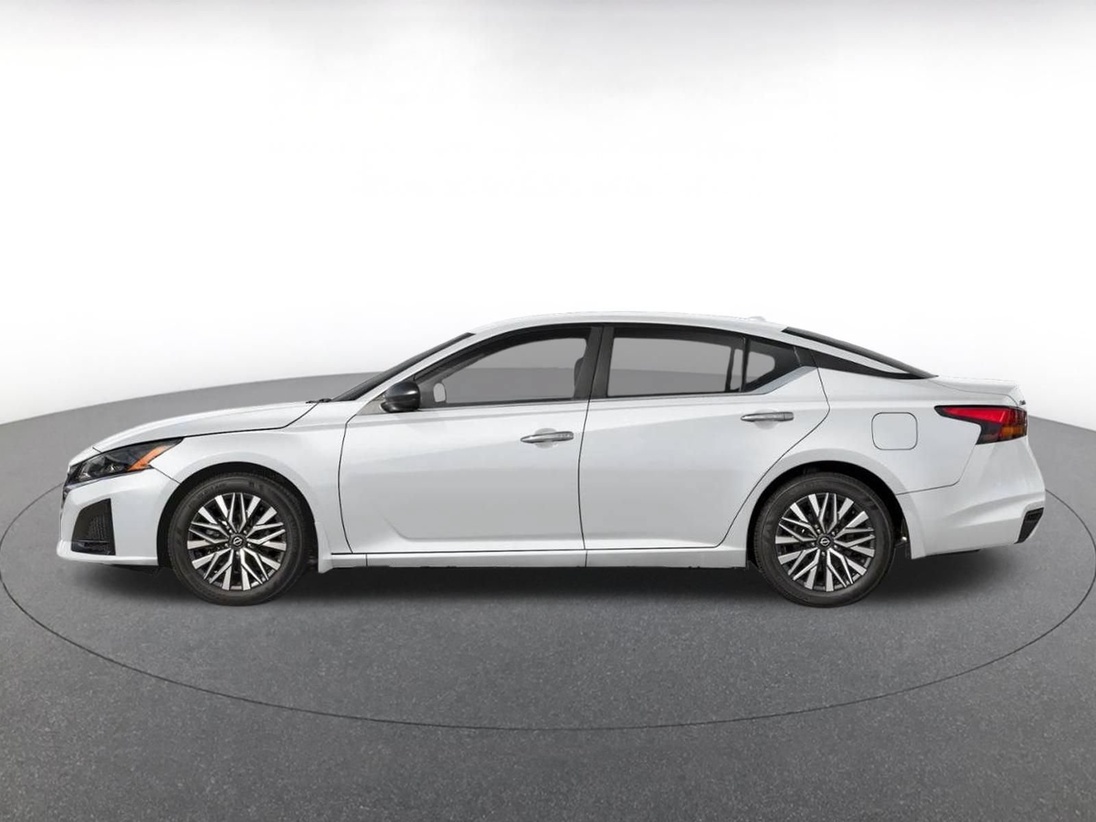 Used 2025 Nissan Altima 2.5 SV FWD image 3