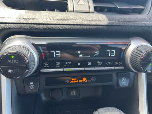 Used 2025 Toyota RAV4 XLE AWD/4WD image 28