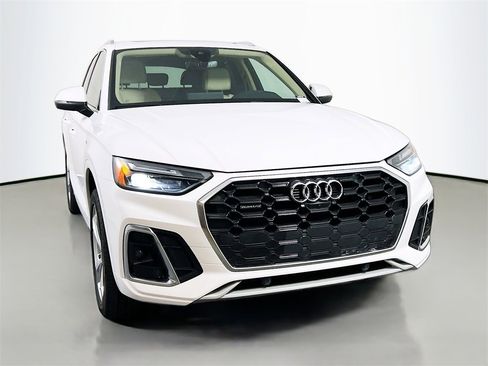 Used 2023 Audi Q5 2.0T Premium Plus w/ Premium Plus Package image 2