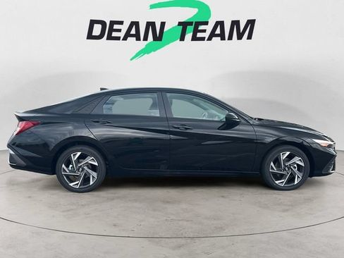 Certified 2025 Hyundai Elantra SEL FWD image 9