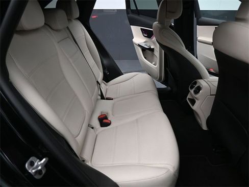 Used 2024 Mercedes-Benz GLC 300 image 29