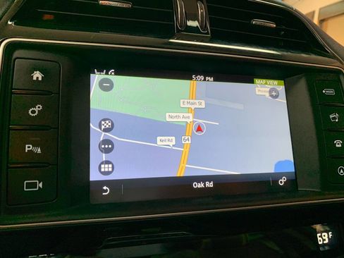 Used 2017 Jaguar F-PACE R-Sport image 16